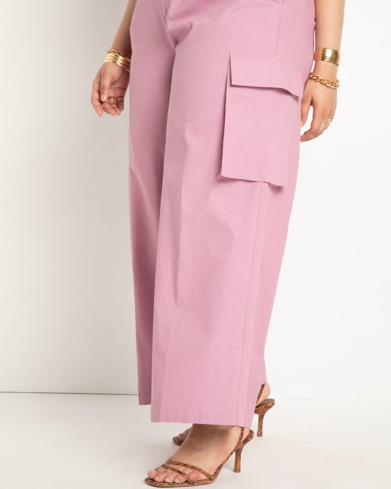 Side of a model wearing a size 16 Patch Pocket Pant in Orchid Haze by ELOQUII. | dia_product_style_image_id:292958